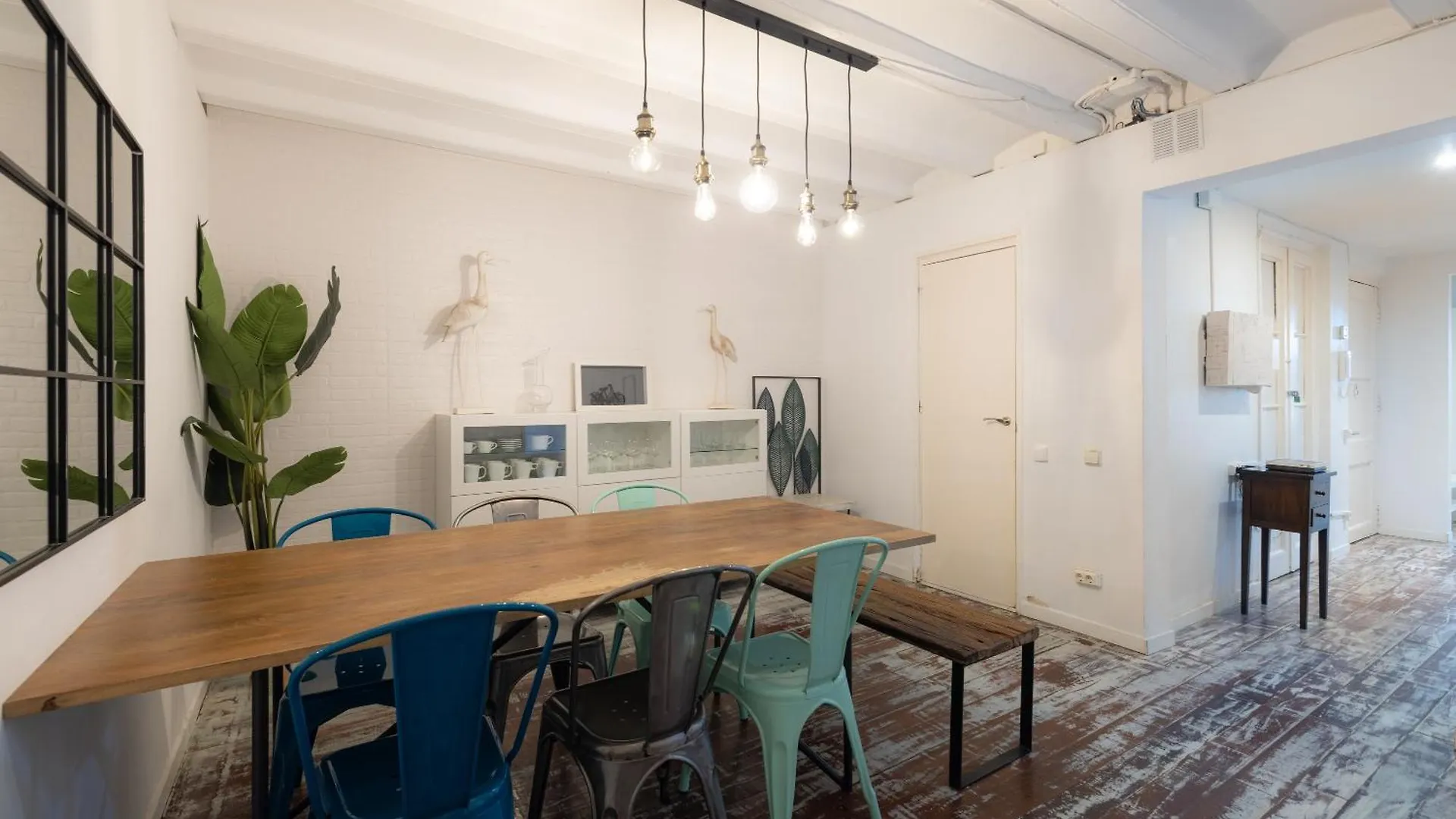 Contacten van Stay U-Nique Apartments Roger Lluria II